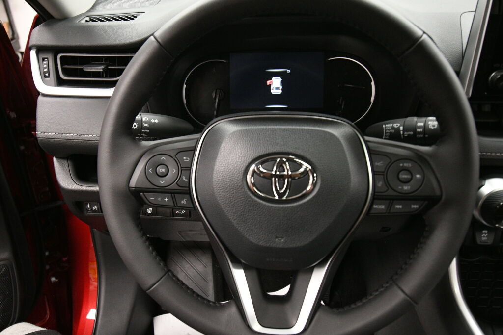 Used 2025 Toyota RAV4 XLE w/ Convenience Package image 14