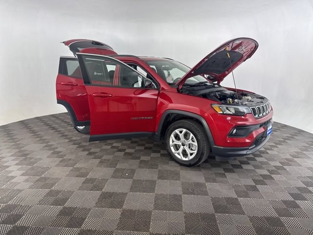 Used 2025 Jeep Compass Latitude AWD/4WD image 15