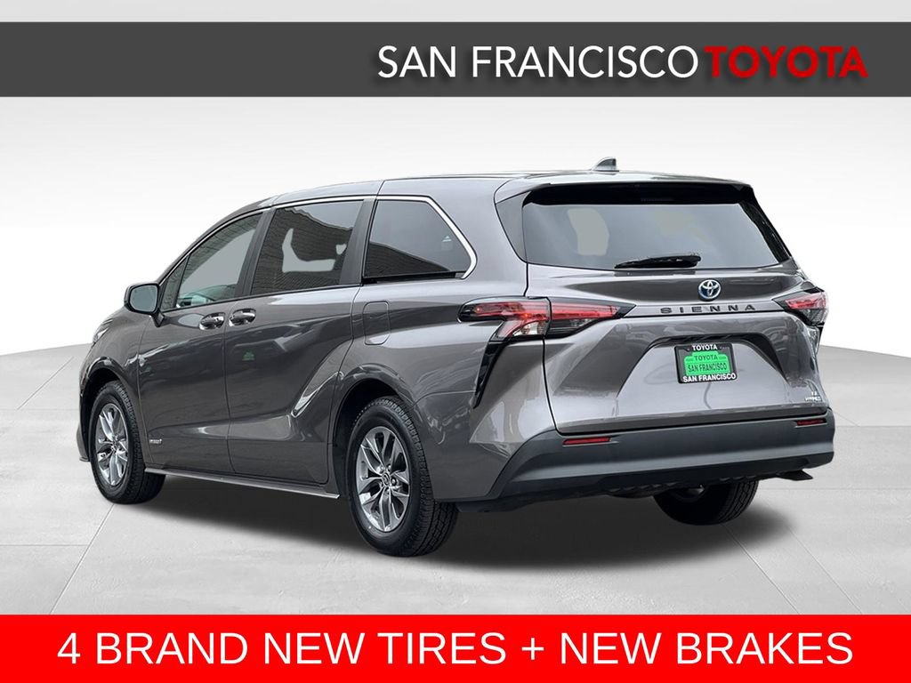 Certified 2021 Toyota Sienna LE FWD image 3
