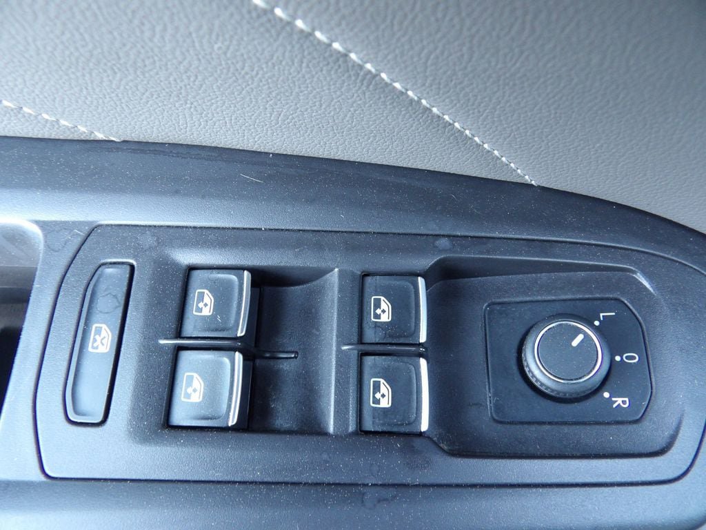 Used 2022 Volkswagen Atlas Cross Sport SE AWD/4WD image 9