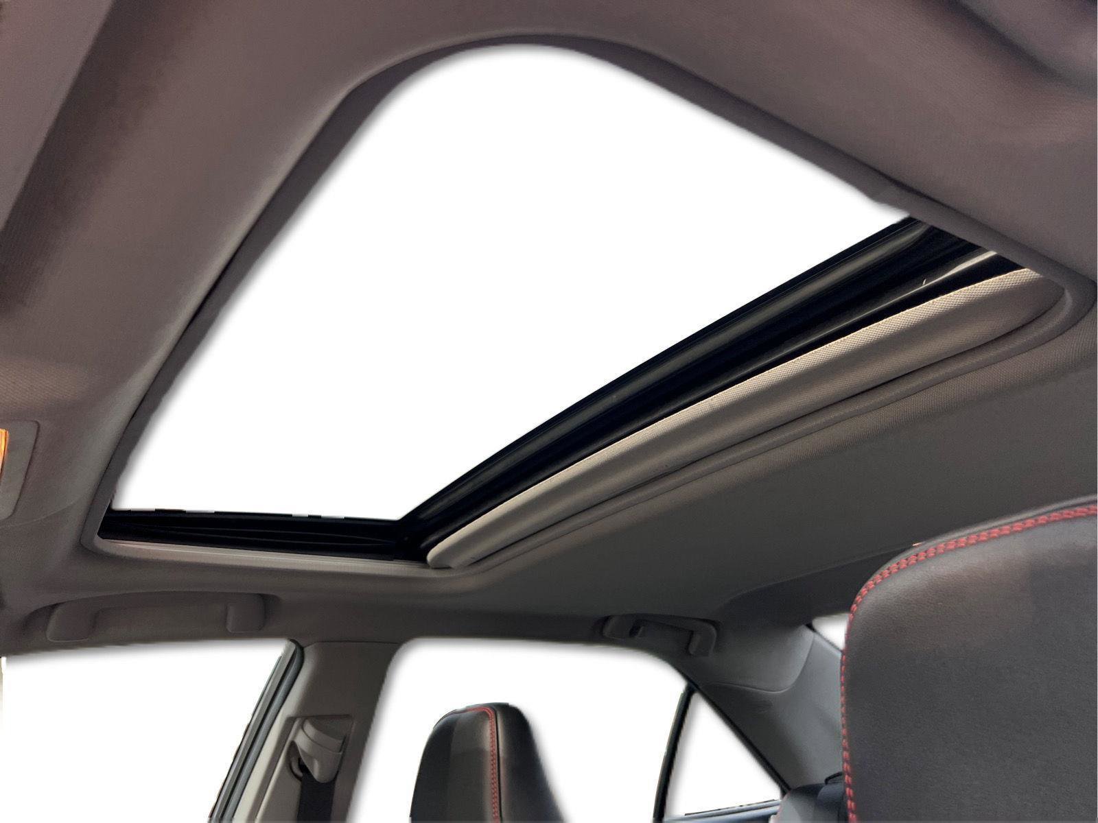 Used 2017 Toyota Camry SE w/ Moonroof Package image 4