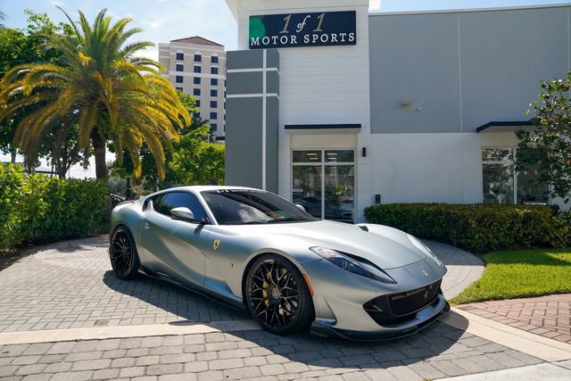 Used 2018 Ferrari 812 Superfast RWD image 82