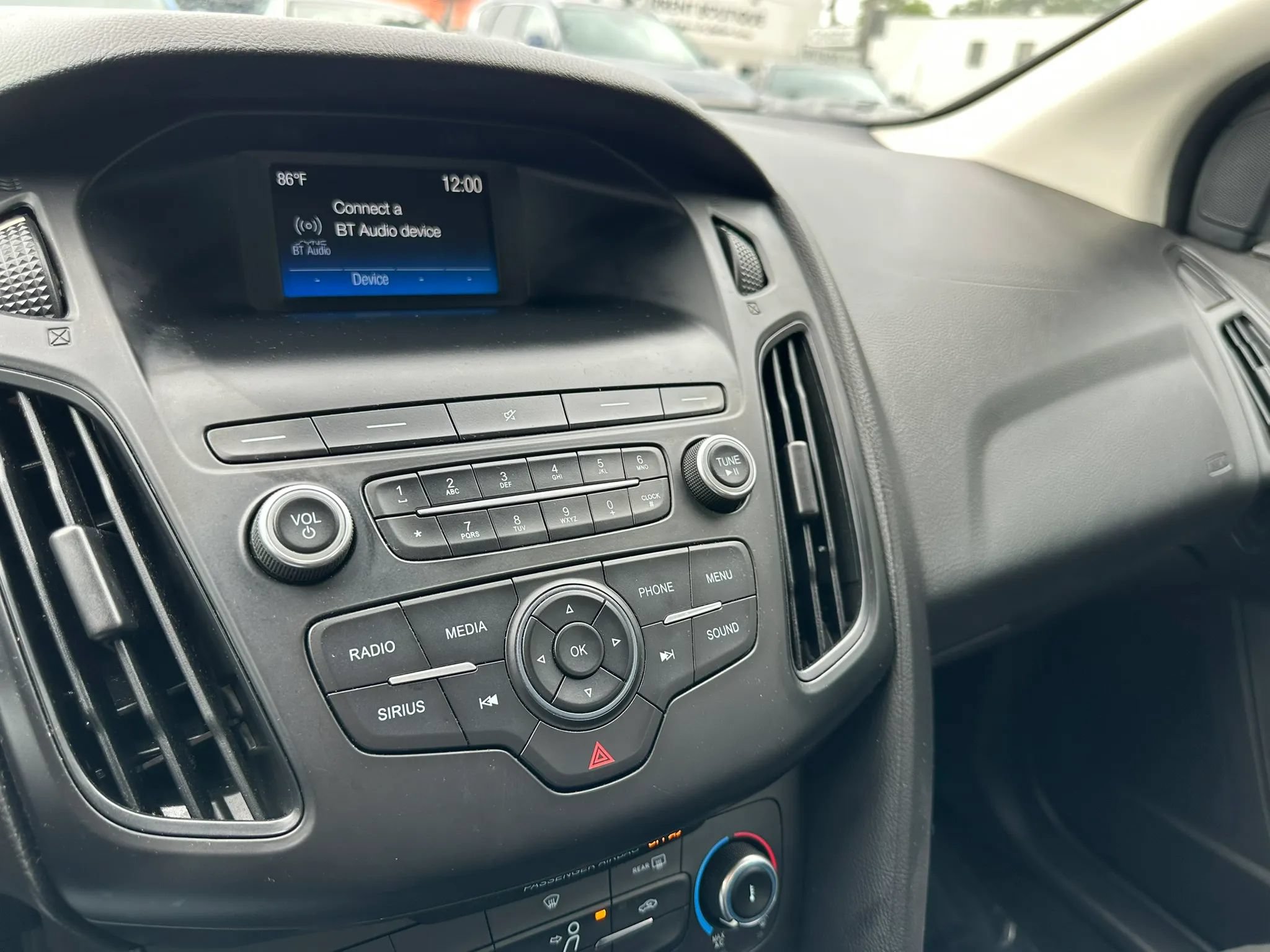 Used 2018 Ford Focus SE FWD image 25