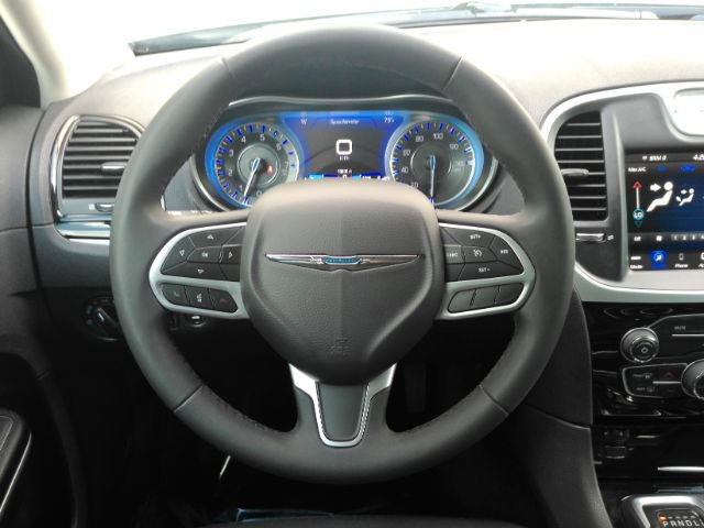 Used 2023 Chrysler 300 Touring w/ Sport Appearance Package image 27