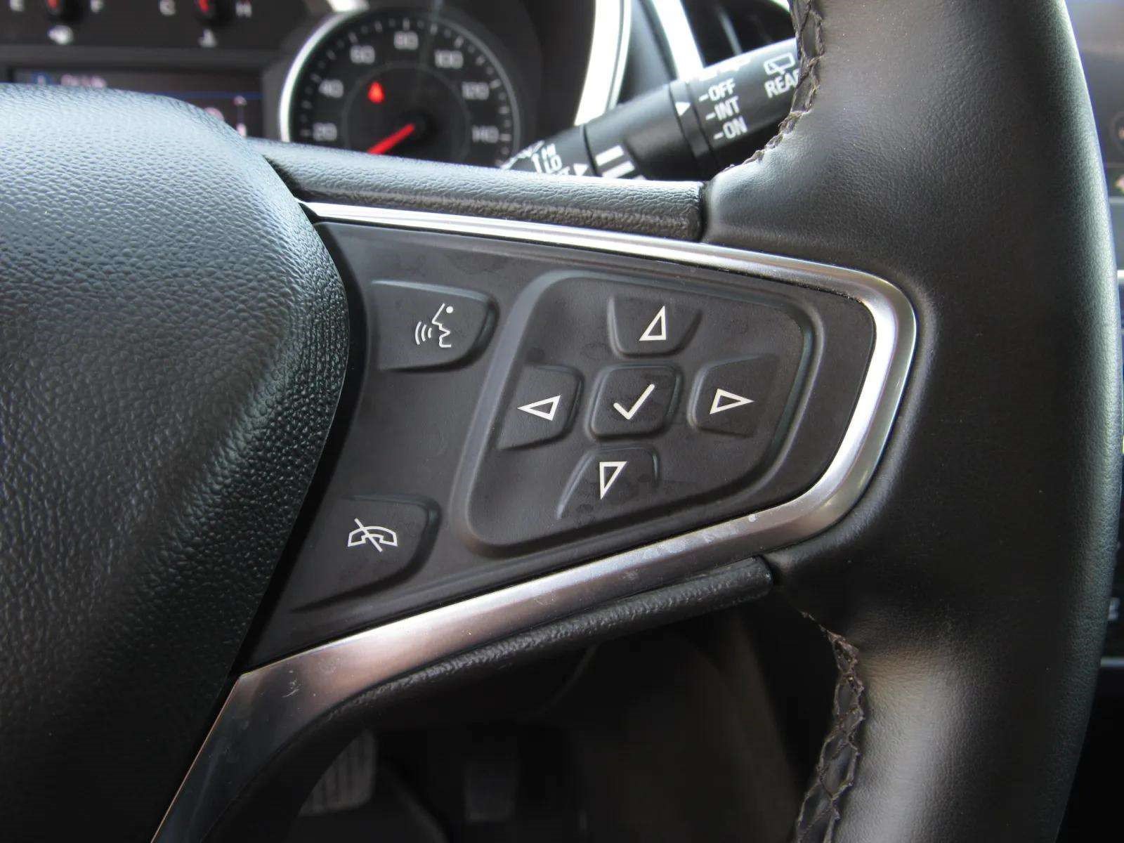 Used 2025 Chevrolet Traverse LT FWD image 26