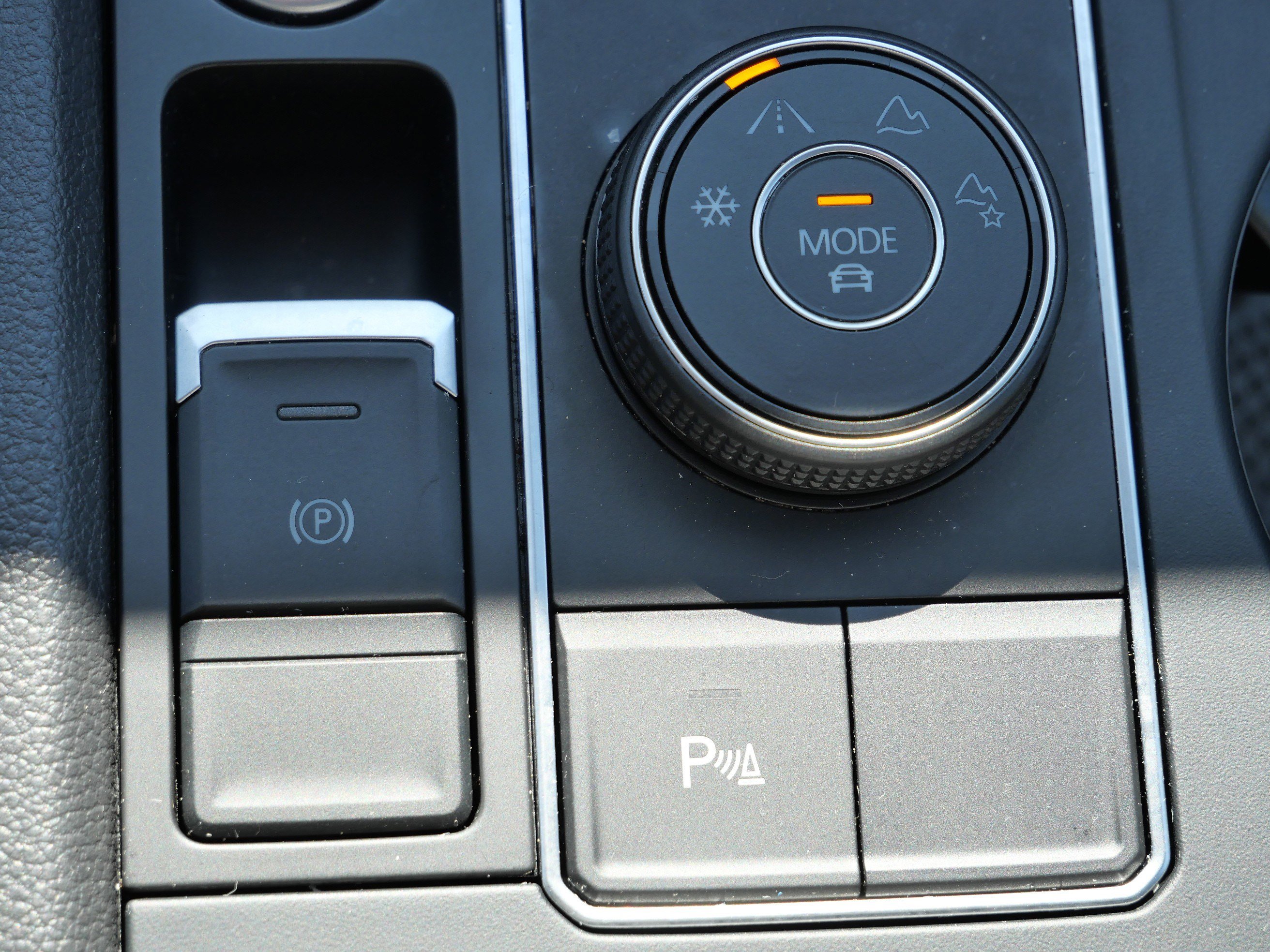 Certified 2021 Volkswagen Atlas SE w/ Towing Package image 28