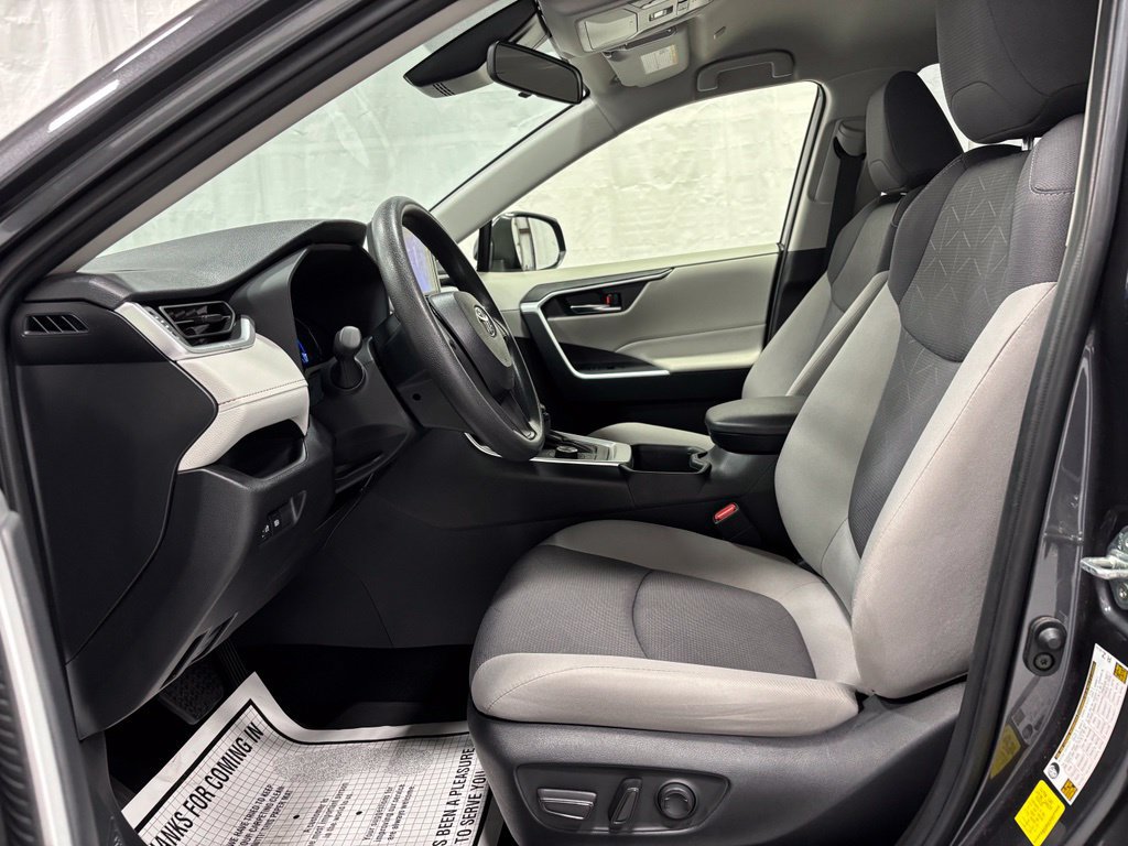 Used 2025 Toyota RAV4 XLE AWD/4WD image 14
