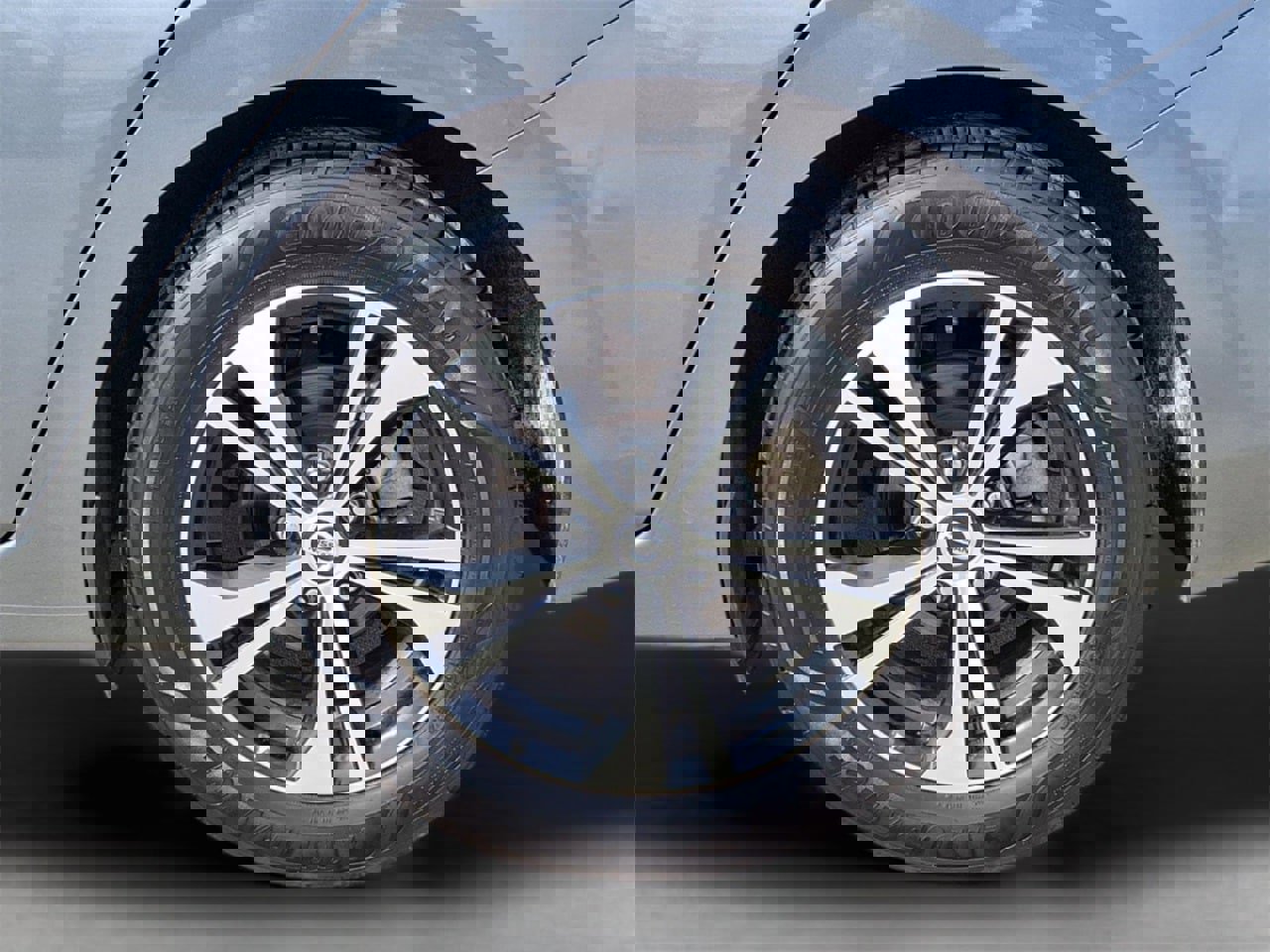 Used 2023 Nissan Sentra SV image 3