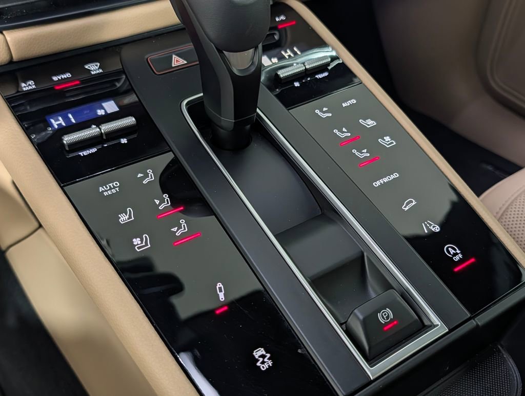 Certified 2025 Porsche Macan S image 34