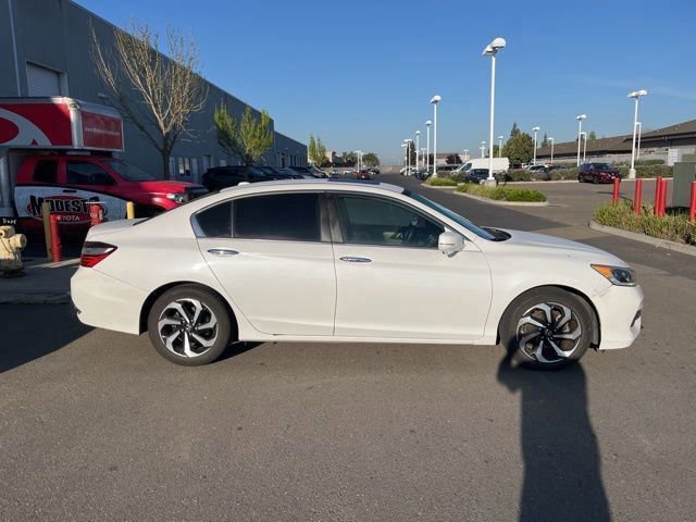 Used 2016 Honda Accord EX image 3