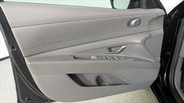 Used 2021 Hyundai Elantra SEL w/ Convenience Package FWD image 10