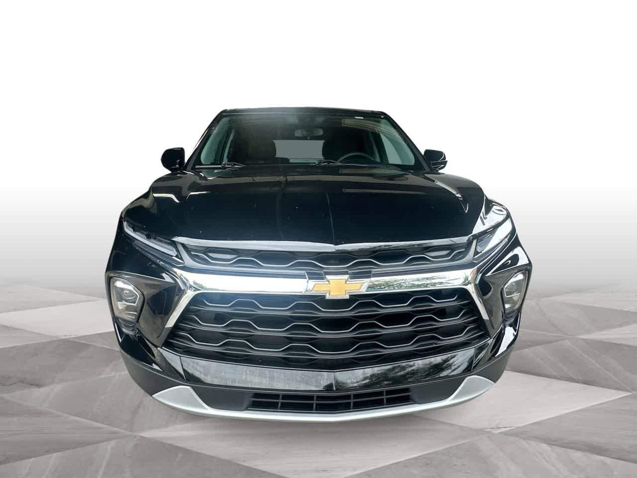 Used 2025 Chevrolet Blazer LT FWD image 3