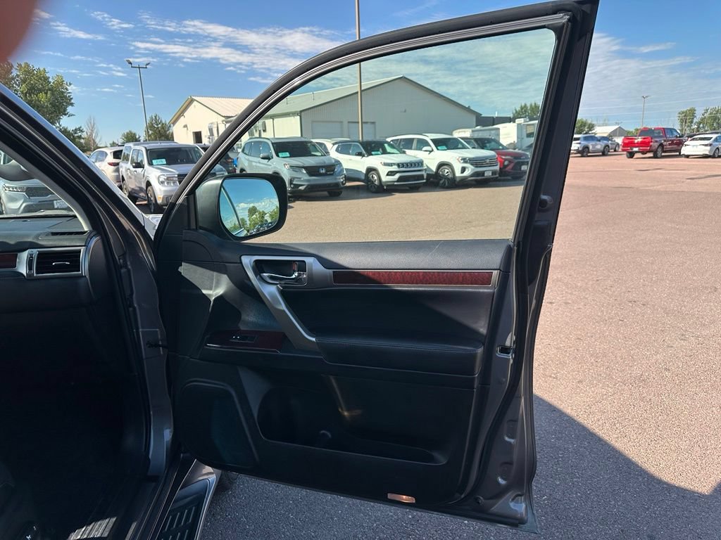 Used 2014 Lexus GX 460 Luxury AWD/4WD image 32