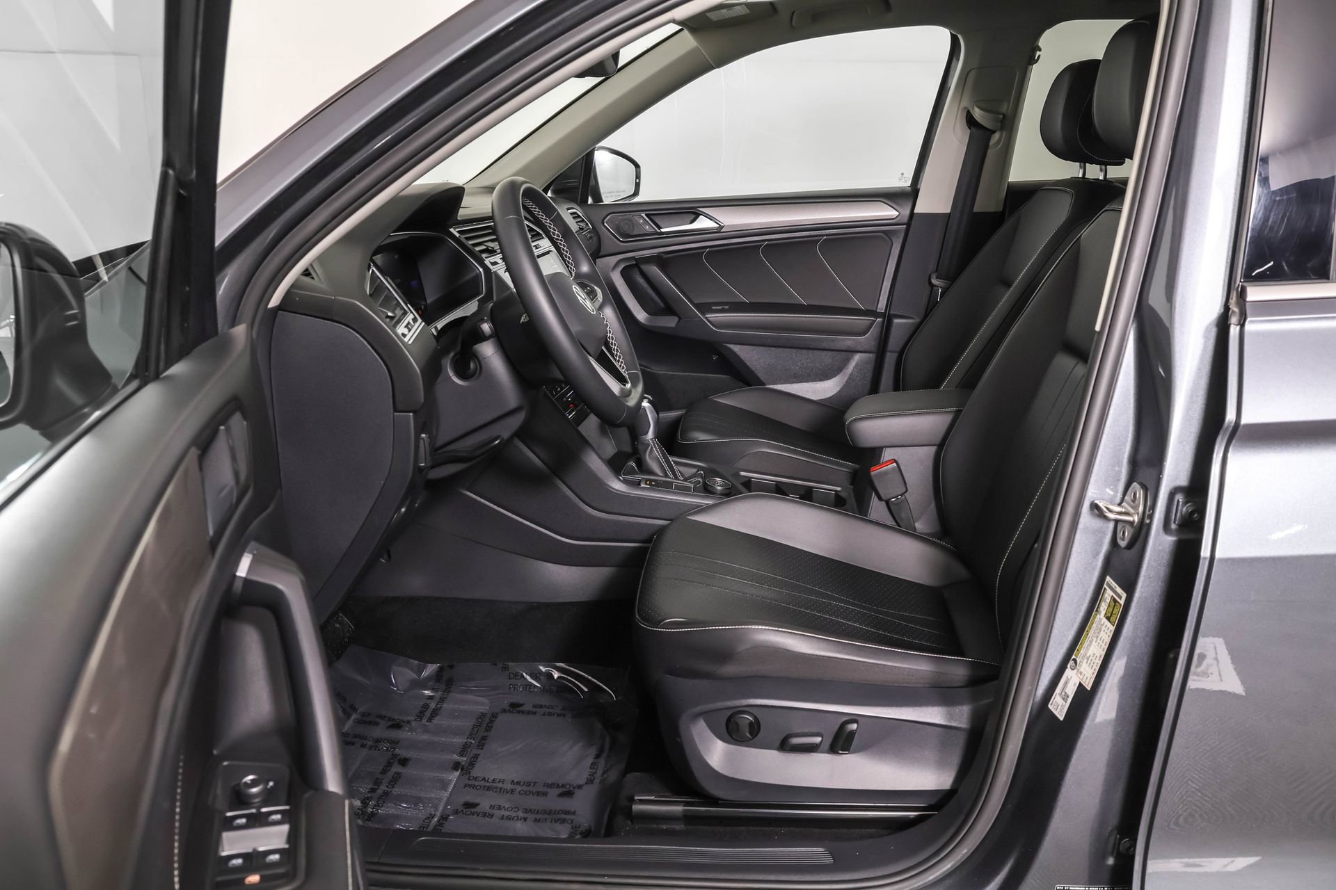 Used 2022 Volkswagen Tiguan SE image 6