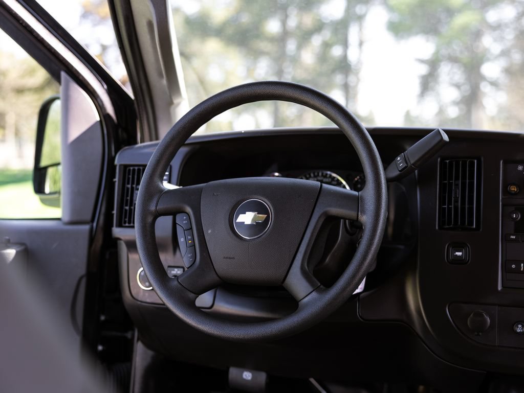 Used 2025 Chevrolet Express 3500 LS RWD image 12