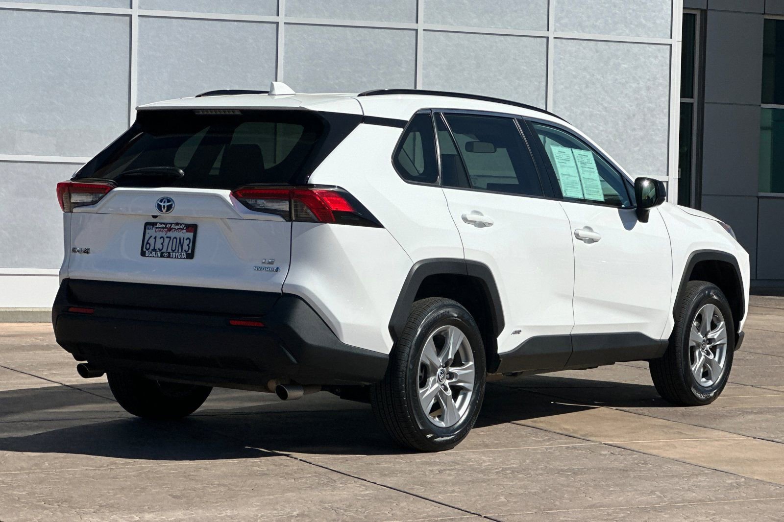 Certified 2022 Toyota RAV4 LE AWD/4WD image 4