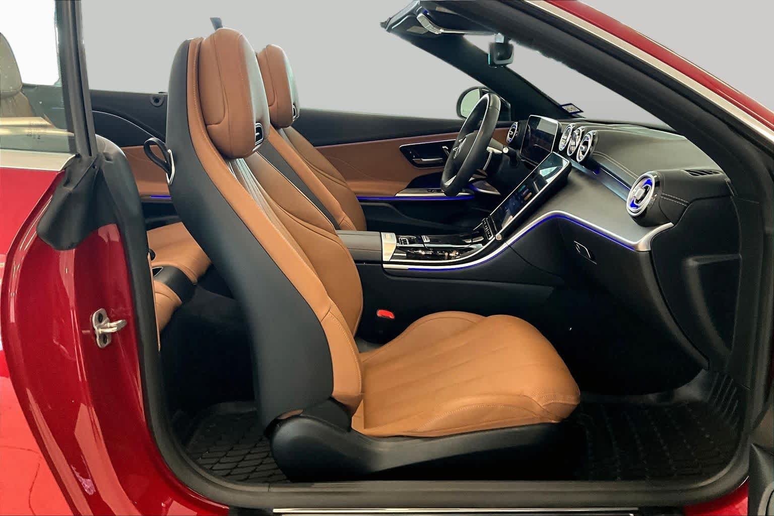 Used 2025 Mercedes-Benz CLE 450 4MATIC Cabriolet image 8