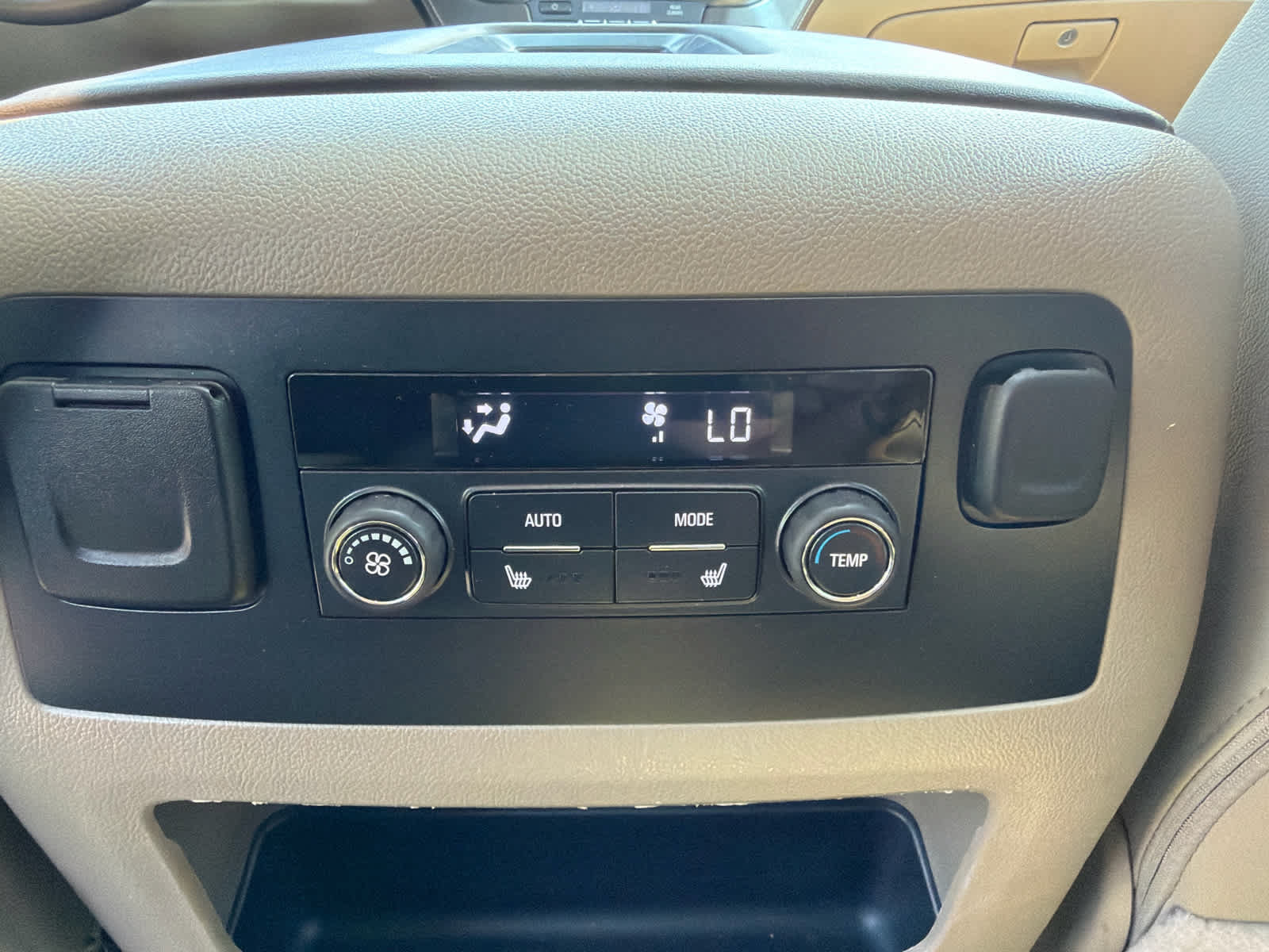 Used 2017 Chevrolet Tahoe LT w/ Luxury Package AWD/4WD image 15