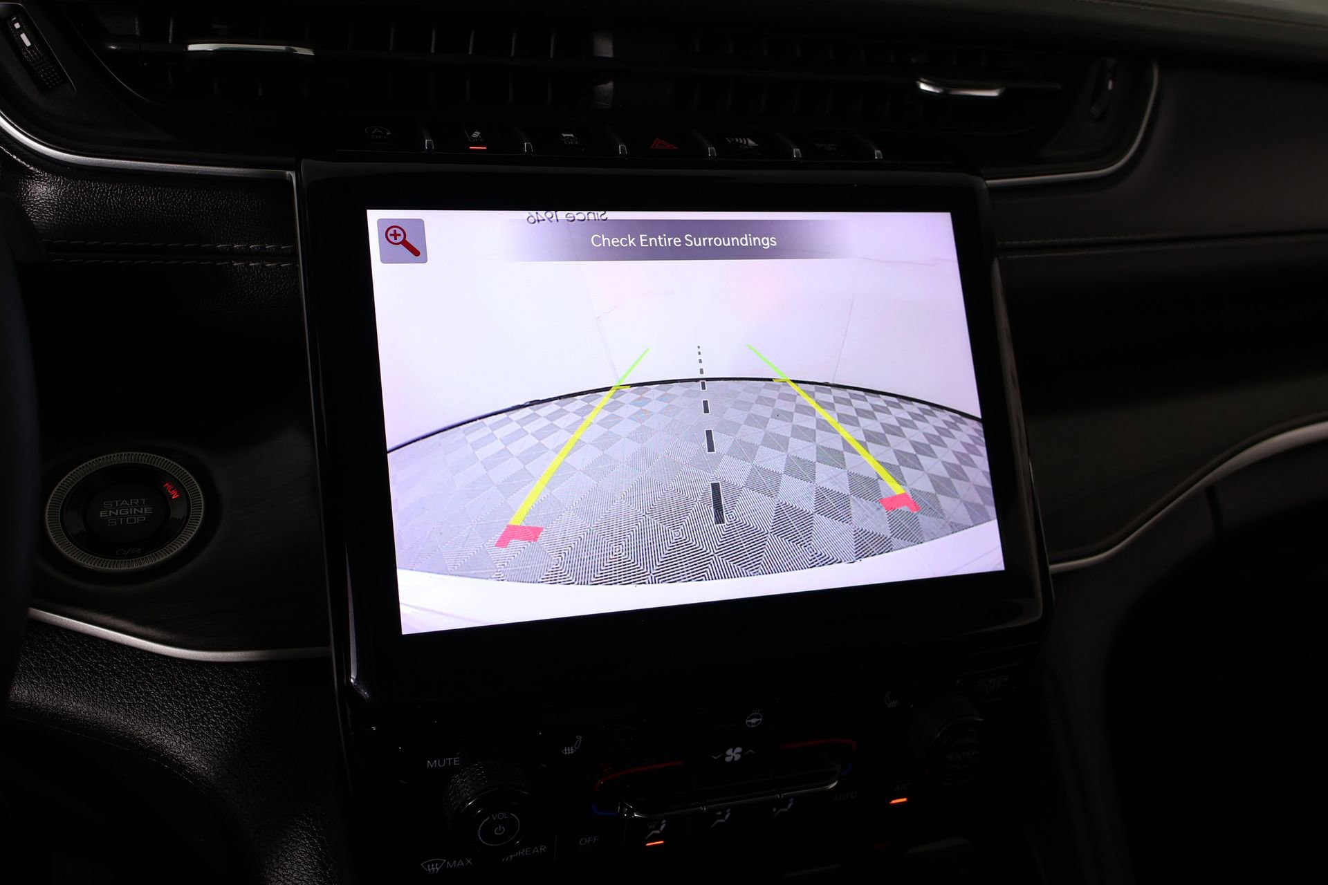 Used 2023 Jeep Grand Cherokee Limited image 6