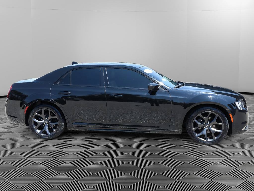 Used 2020 Chrysler 300 Touring L w/ Quick Order Package 2EF RWD image 8