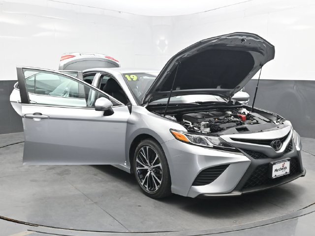 Used 2019 Toyota Camry SE FWD image 44