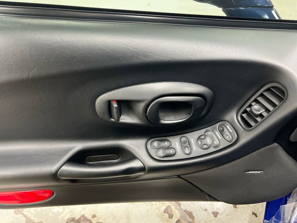 Used 2004 Chevrolet Corvette Z06 w/ Z06 Preferred Equipment Group image 19