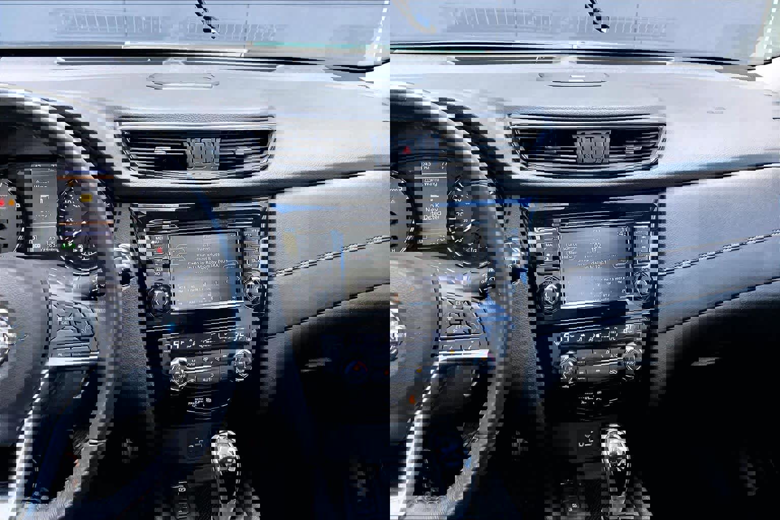 Used 2019 Nissan Rogue SV w/ Sun & Sound Touring Package image 6