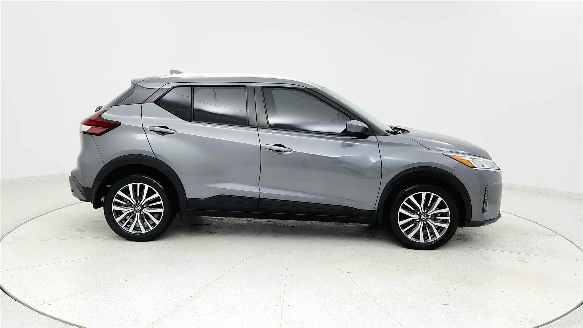 Used 2021 Nissan Kicks SV FWD image 6