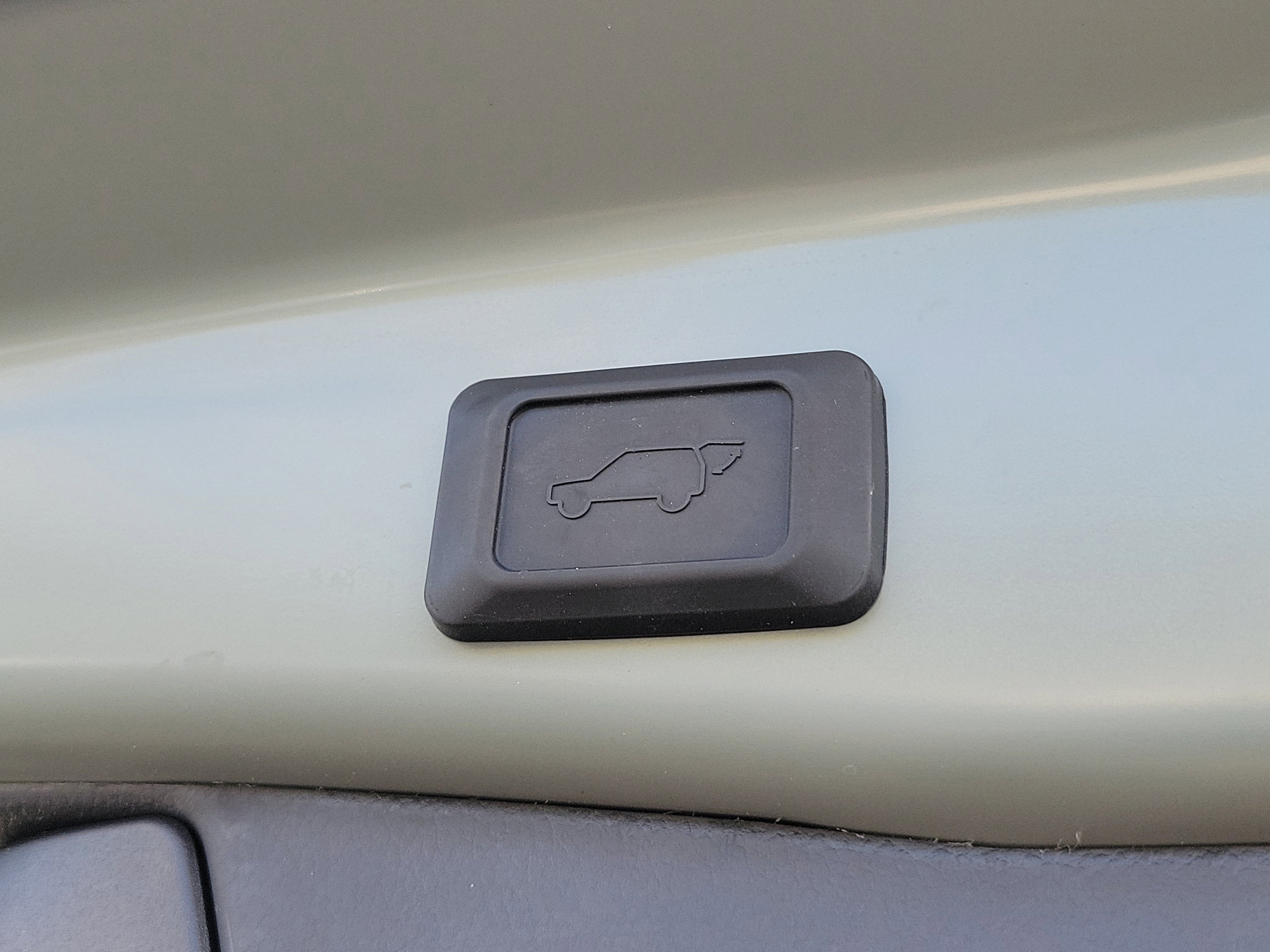 Used 2022 Toyota RAV4 XLE Premium image 13