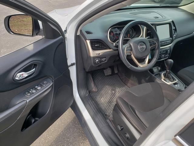 Used 2016 Jeep Cherokee Latitude w/ Safety/Convenience Group image 8