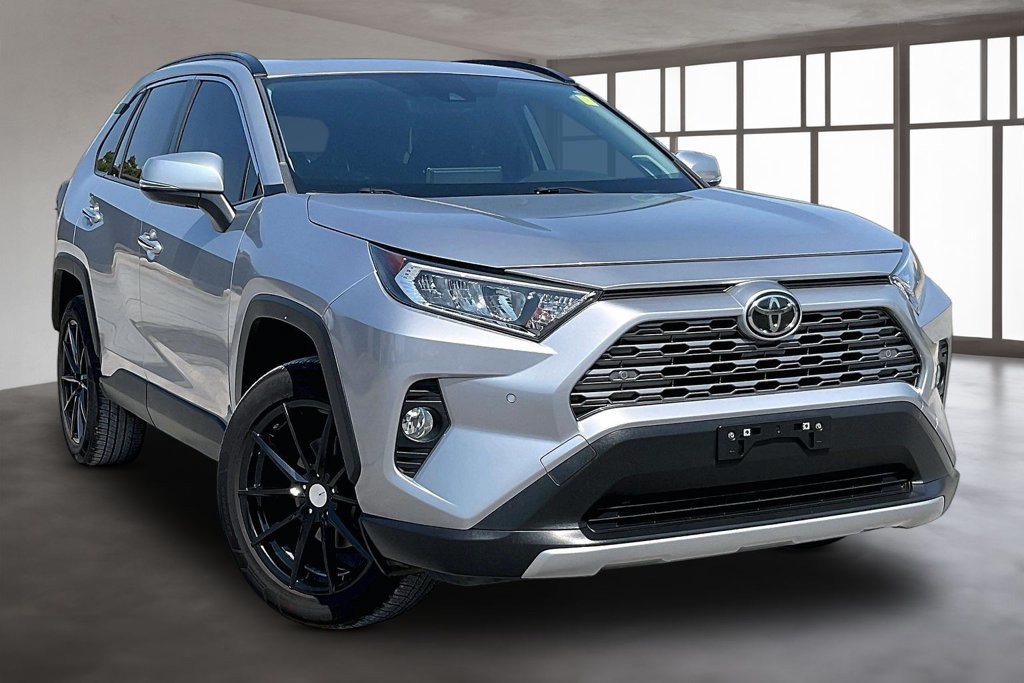 Used 2020 Toyota RAV4 Limited FWD image 3