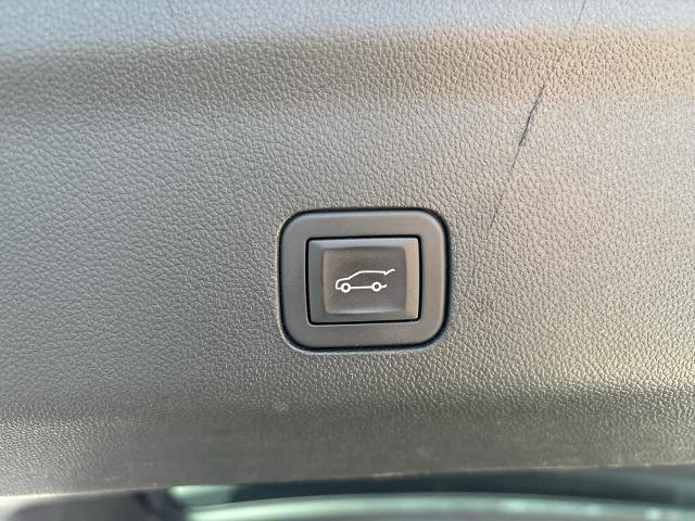 Used 2026 Chevrolet Suburban Z71 AWD/4WD image 9