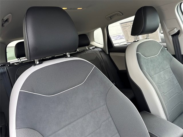 Used 2025 Volkswagen Taos SE image 15