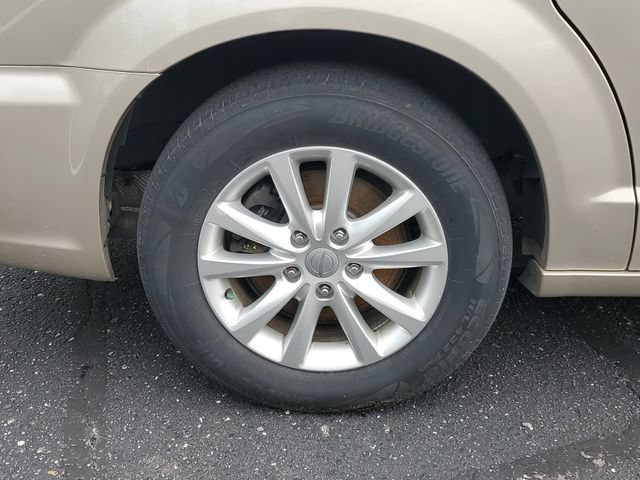 Used 2015 Chrysler Town & Country Limited Platinum FWD image 5