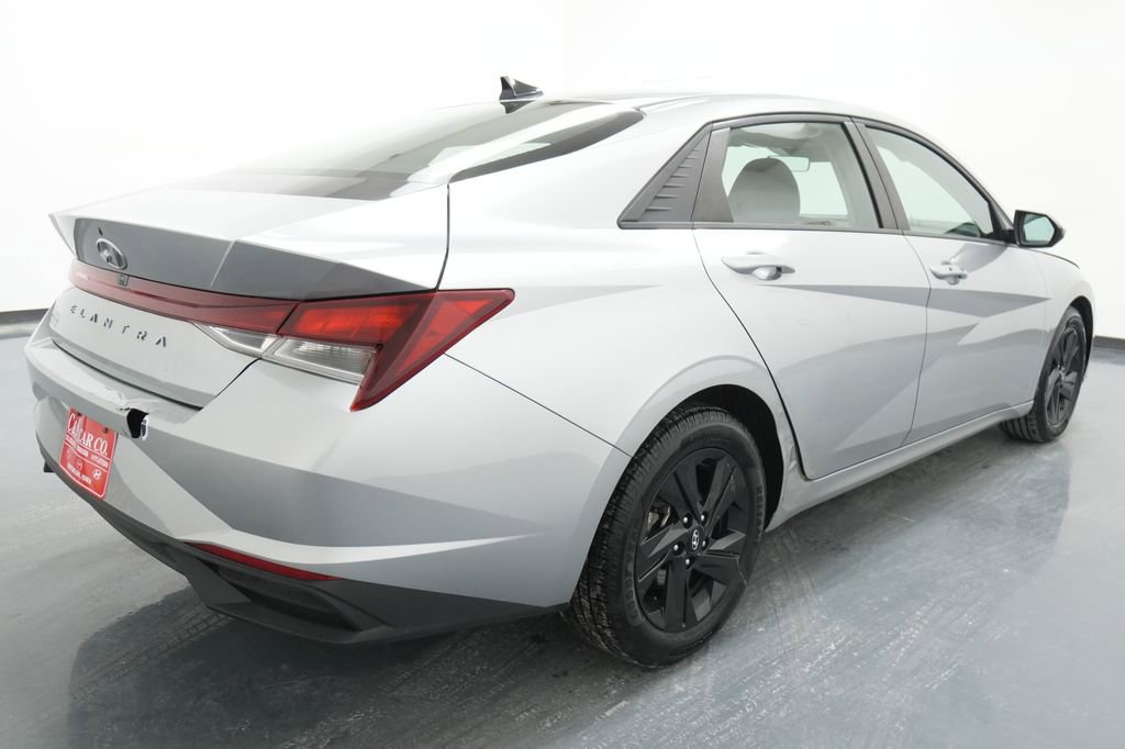Used 2021 Hyundai Elantra SEL w/ Convenience Package image 9