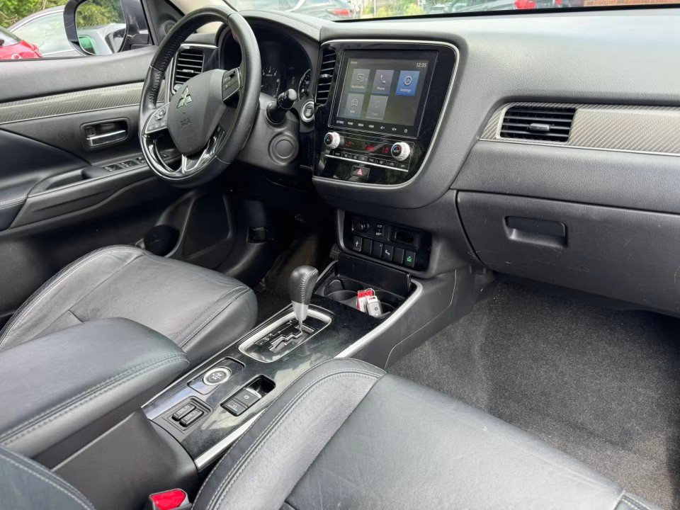 Used 2020 Mitsubishi Outlander SE AWD/4WD image 19