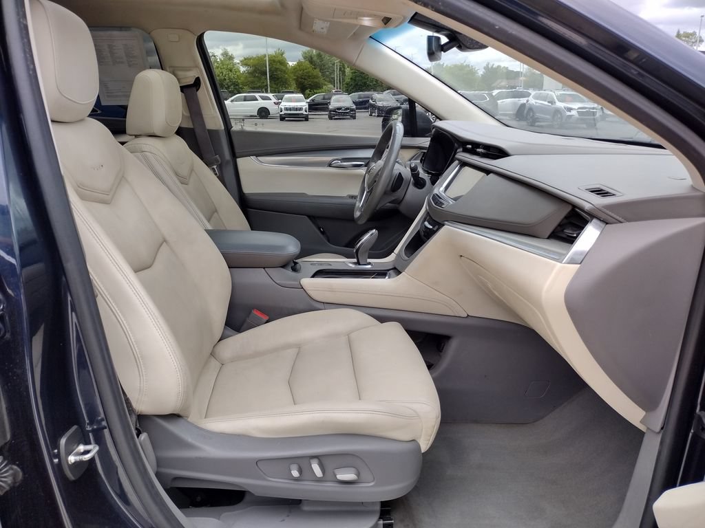 Used 2017 Cadillac XT5 Premium Luxury FWD image 21