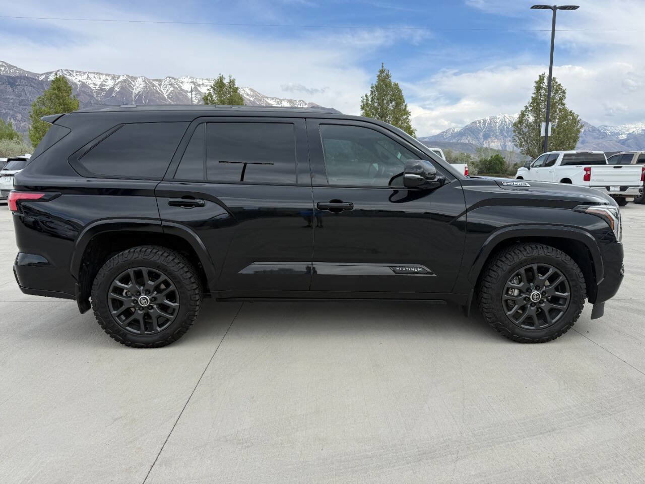 Used 2024 Toyota Sequoia Platinum AWD/4WD image 2