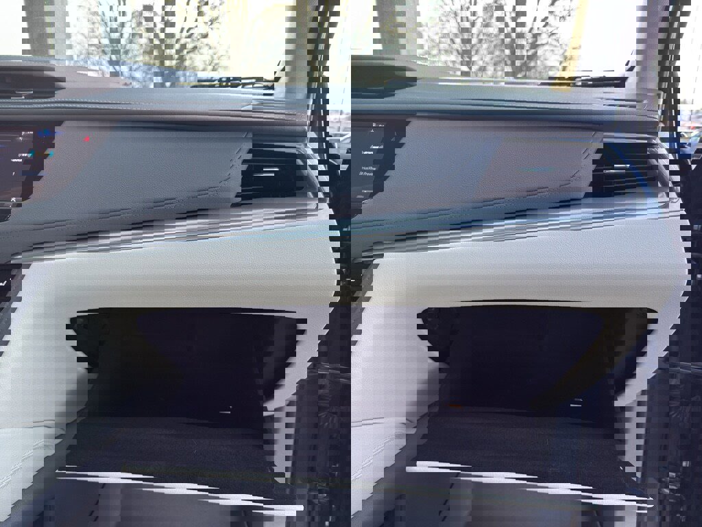 Used 2017 Cadillac XT5 Luxury w/ Driver Awareness Package image 33