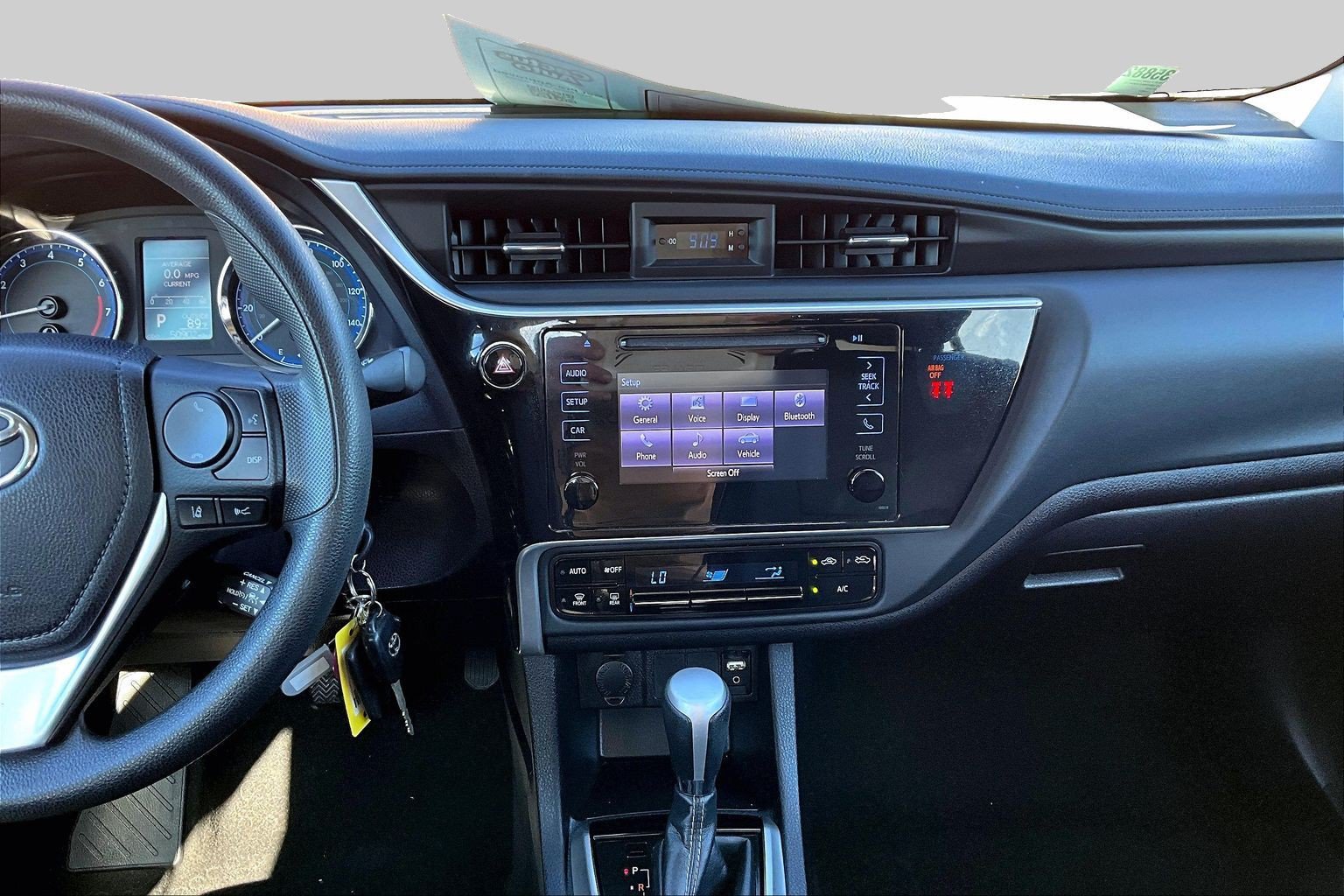 Used 2018 Toyota Corolla LE FWD image 6