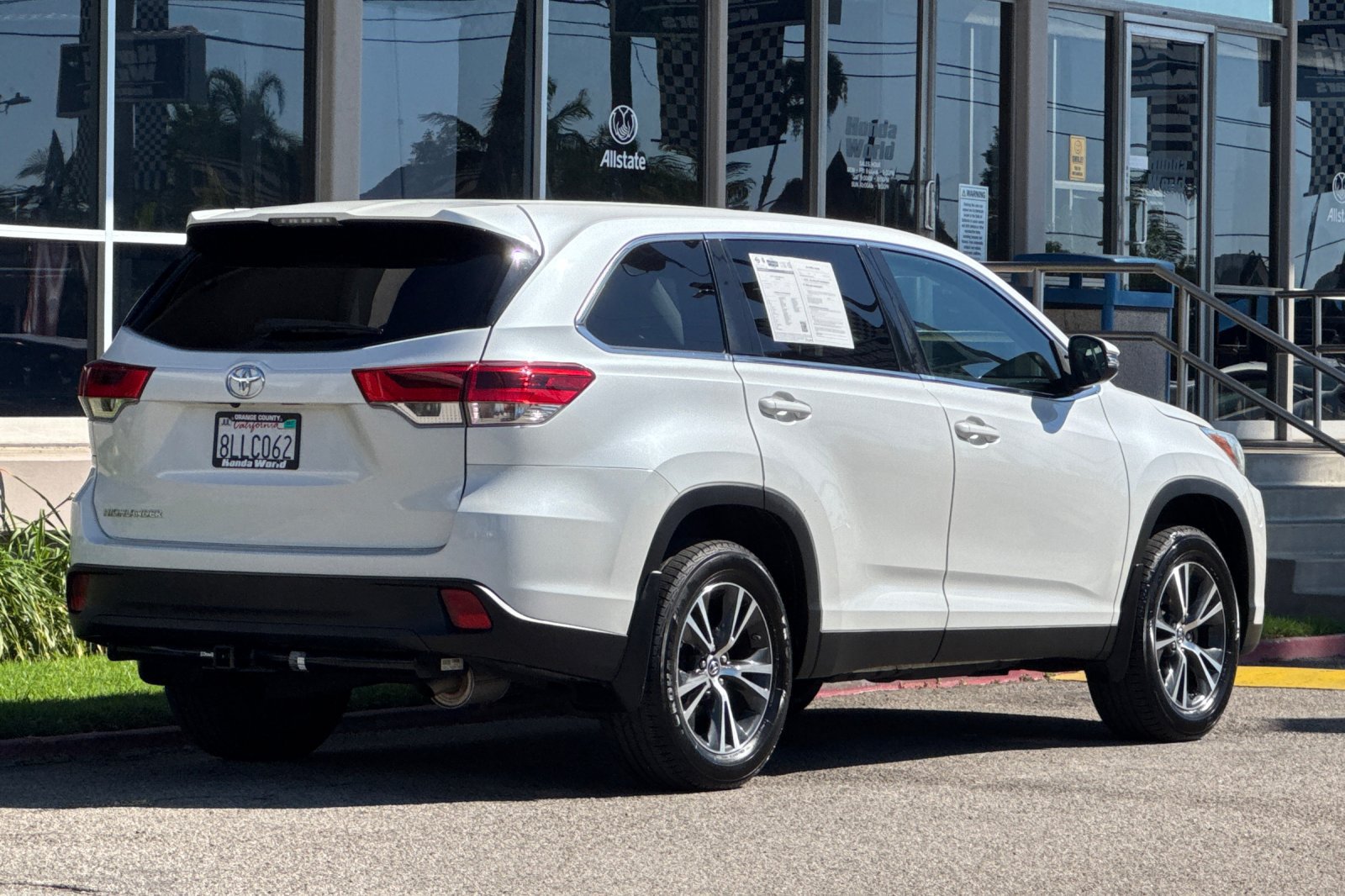 Used 2019 Toyota Highlander LE FWD image 4