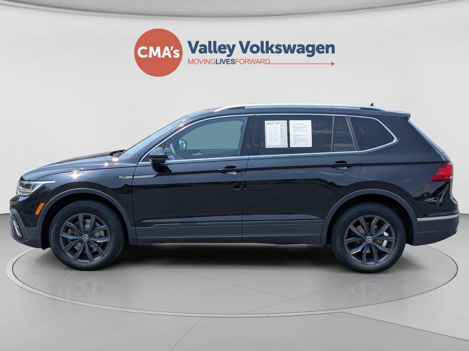 Used 2023 Volkswagen Tiguan SE w/ Panoramic Sunroof Package AWD/4WD image 2