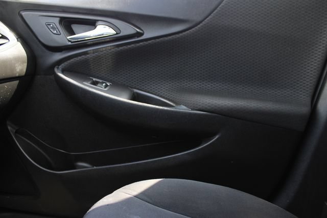 Used 2016 Chevrolet Malibu LT FWD image 15
