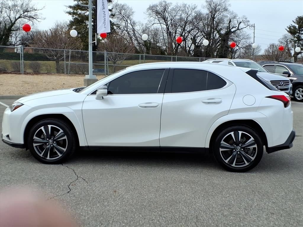 Used 2022 Lexus UX 200 w/ Premium Package image 8