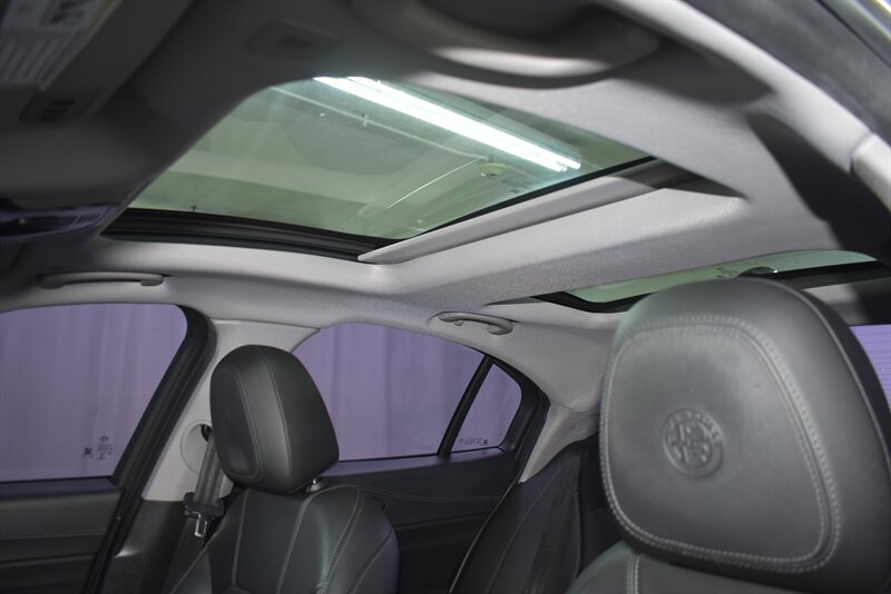 Used 2019 Alfa Romeo Giulia Ti image 16