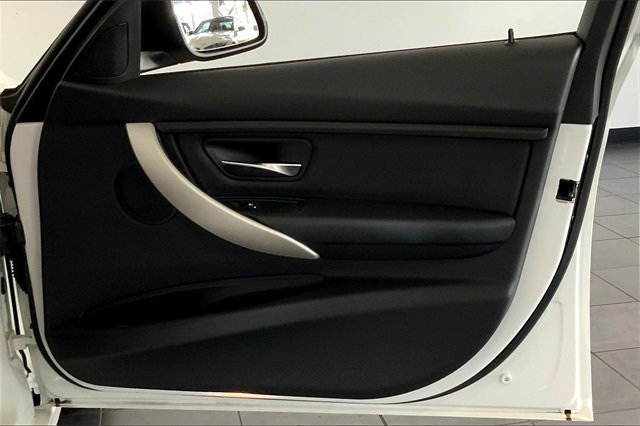 Used 2017 BMW 320i Sedan image 23
