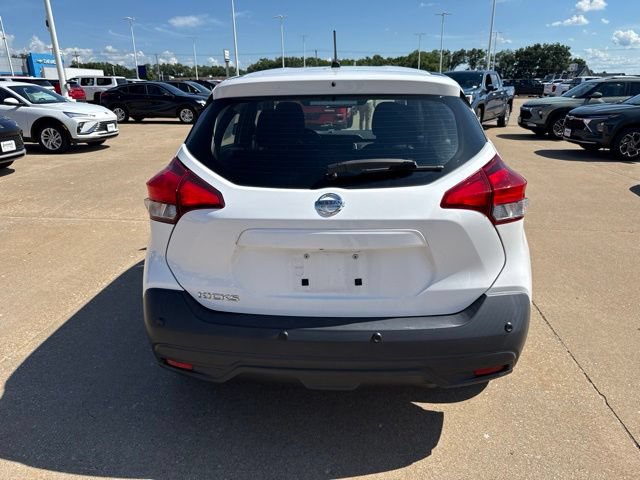 Used 2020 Nissan Kicks S FWD image 4