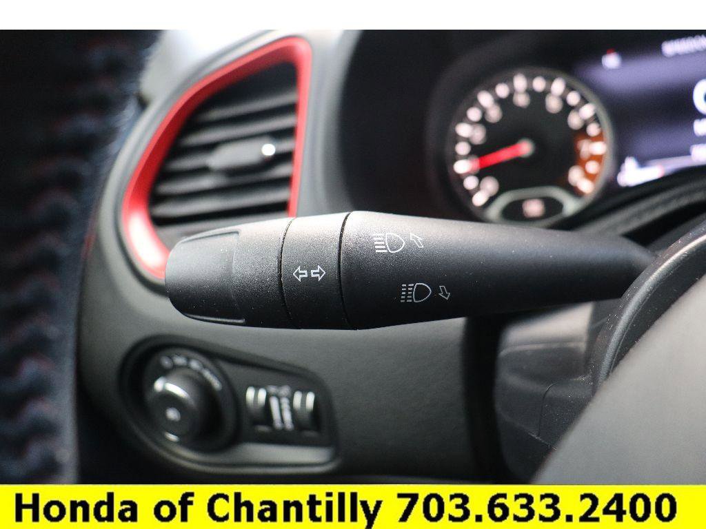 Used 2016 Jeep Renegade Trailhawk w/ Premium Trailhawk Package image 10