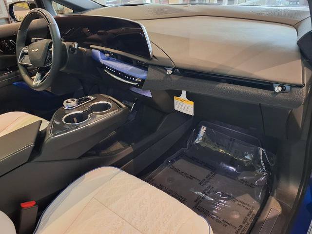 New 2027 Cadillac Optiq V w/ Deep Ocean Design Edition AWD/4WD image 8