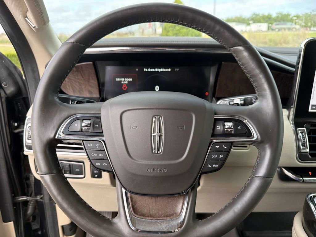 Used 2021 Lincoln Navigator 2WD image 27